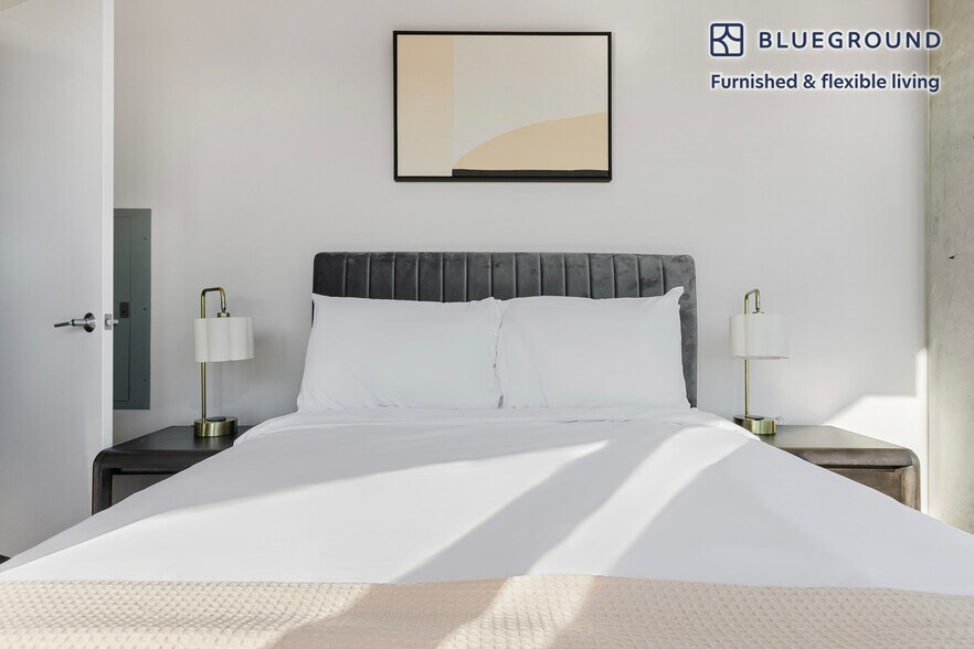 Building Photo - 730 W Couch Pl