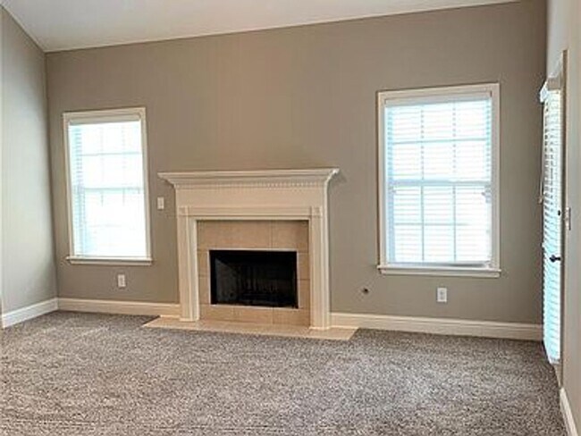 Building Photo - 725 Briarcliff Pl