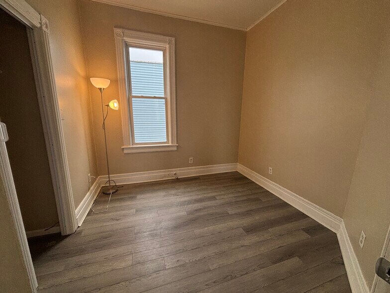 Building Photo - 15 Broadway