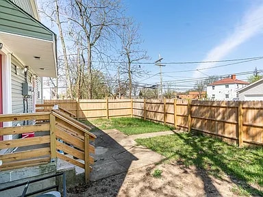 Building Photo - 1098 E 22nd Ave