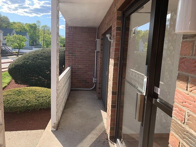 Building Photo - 141 Pierce St