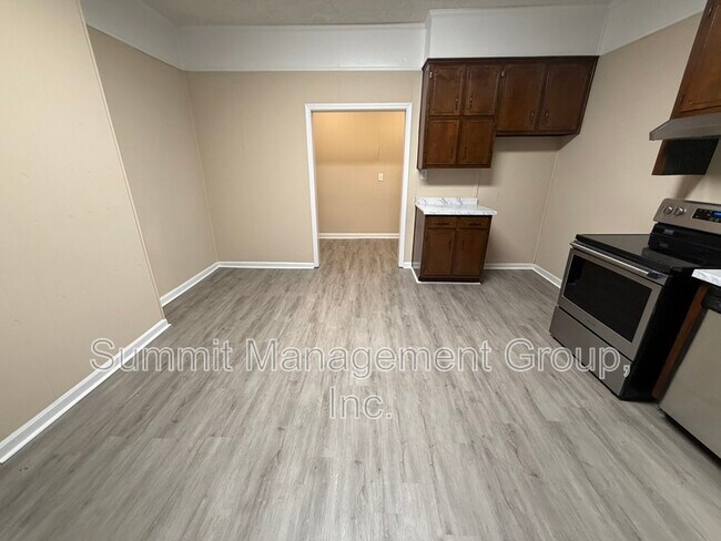 Building Photo - 34 Ivy St