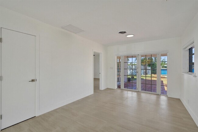 Building Photo - 4200 NE 15th Ave