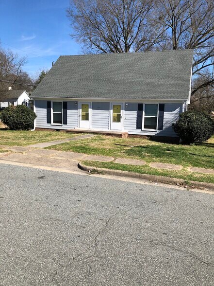 Building Photo - 204 S Saint John St