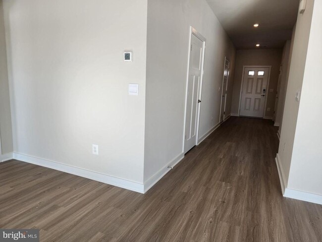 Building Photo - 327 Baker Dr