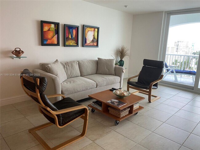 Building Photo - 5401 Collins Ave