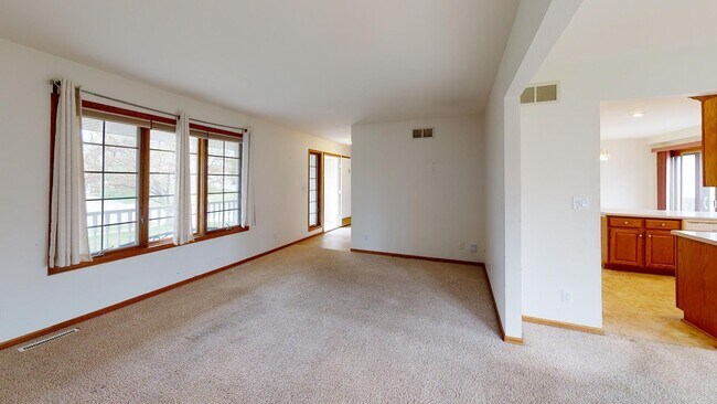 Building Photo - Available 9/20 - Established Neighborhood