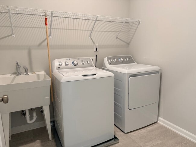 Building Photo - AMAZING Residence, Near Educational Facilities, With Wonderful Amenities!