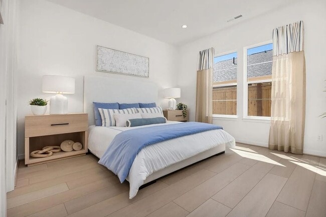 Building Photo - New 2-Bedroom, 2-Bathroom House in Ten Trails' 55+ Community