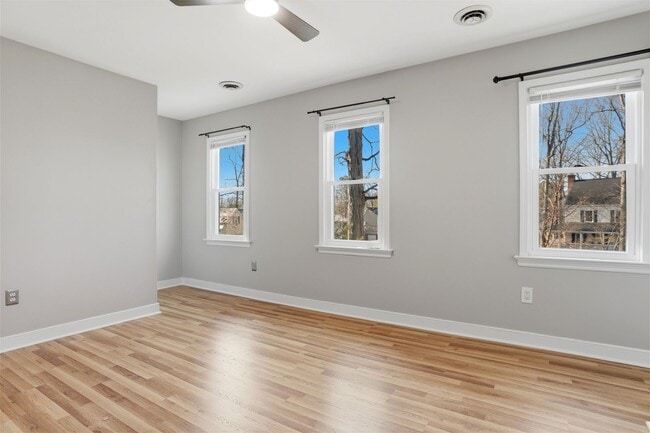 Building Photo - LOVELY 4 BEDROOM HOME IN MONACAN HILLS