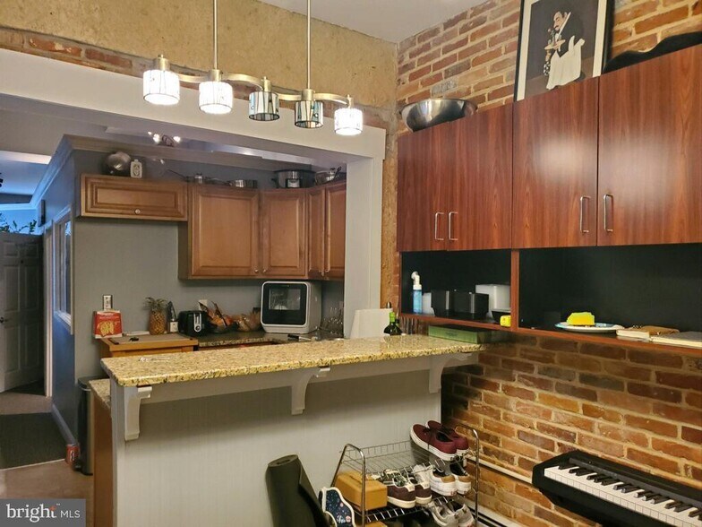 Main Kitchen (View #2) - 1412 Light St
