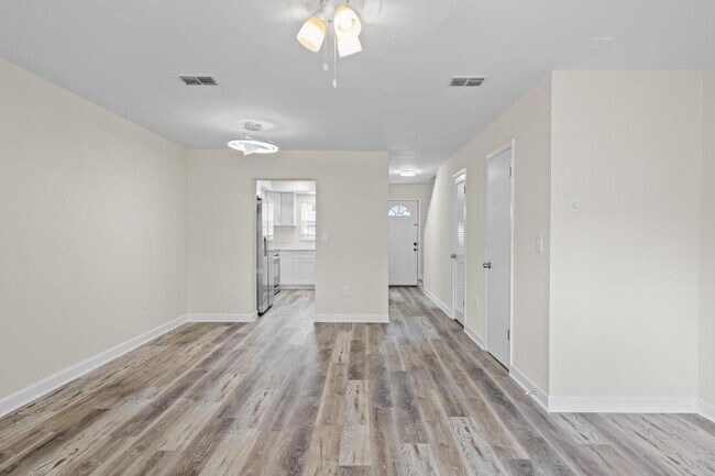 Building Photo - 11359 Bedford Oaks Dr