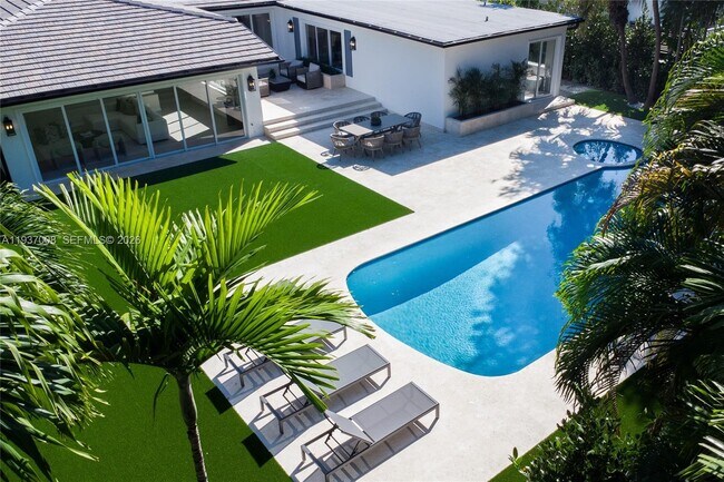 Building Photo - 4520 Sabal Palm Rd