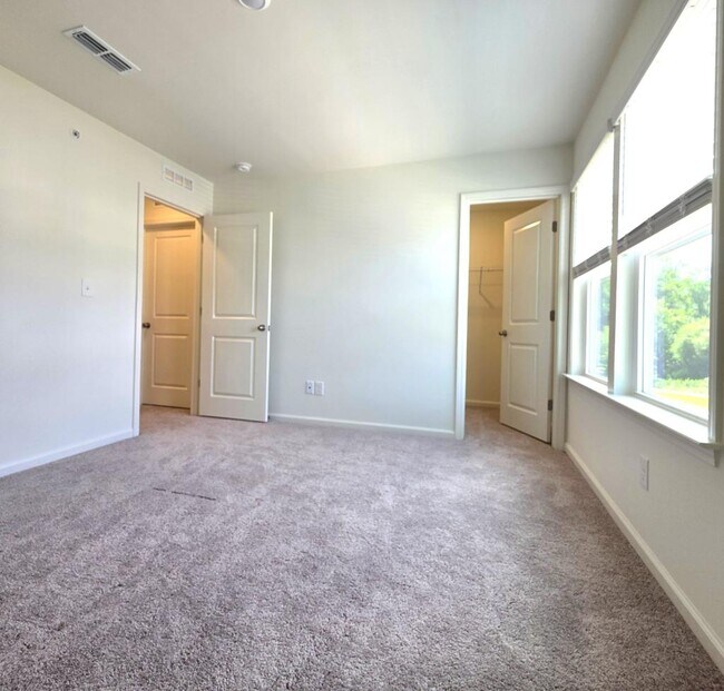 Building Photo - 114 Malbec Dr