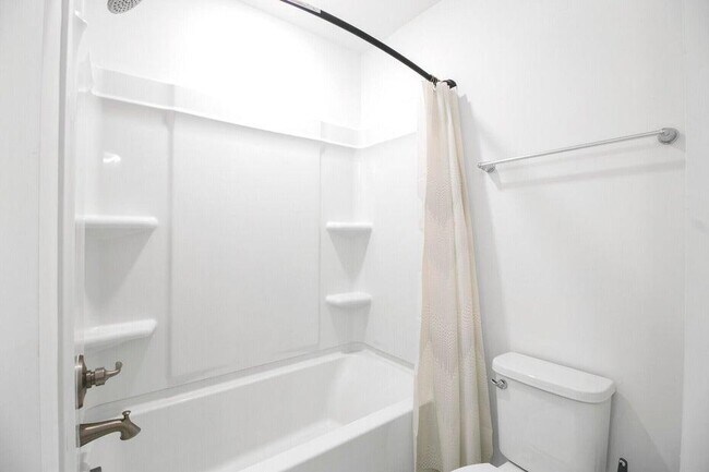 Building Photo - 770 Trotters Ln