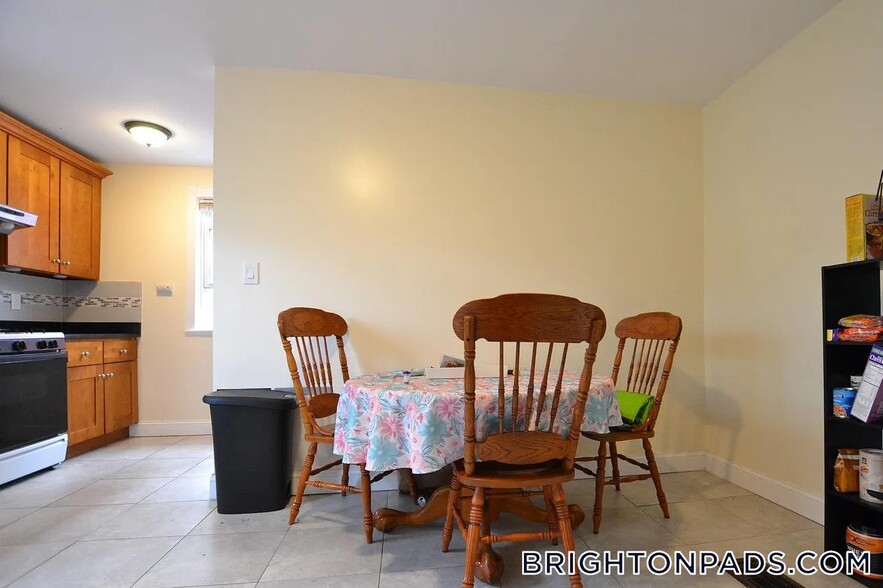 Building Photo - 32 Newcastle Rd