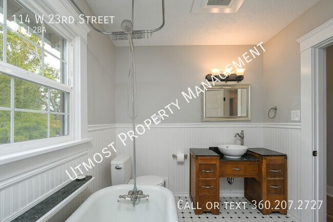 Building Photo - 114 W 23rd St