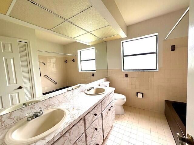 Building Photo - 114 Sevilla Ave