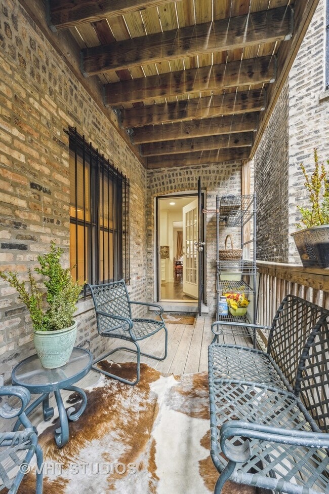 Building Photo - 441 W Roslyn Pl