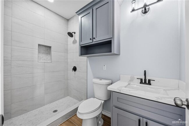 Building Photo - 18 Nominee St