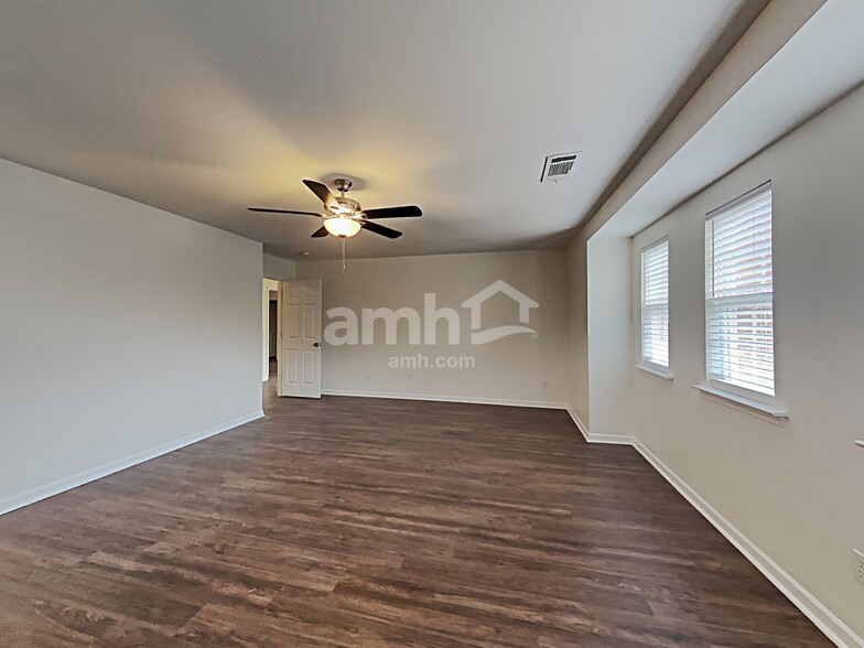 Building Photo - 407 Howell Crossing