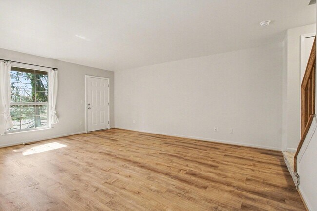 Building Photo - 125 Commons Cir