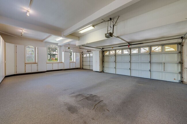 Building Photo - Luxury Custom Home in Folsom with Pool, 3-Car Garage & 4,300+ Sq Ft!