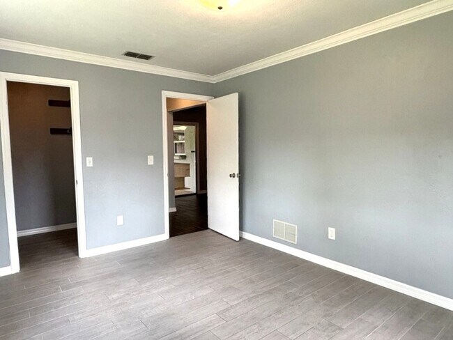 Building Photo - Beautiful 3 Bedroom Port Orange Home!