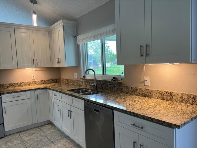 Building Photo - 12736 Newfield Dr