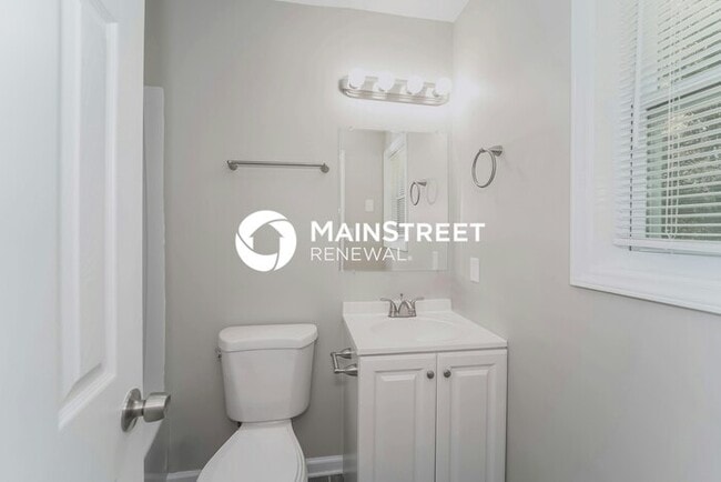 Building Photo - 3 Bedroom Pet-Friendly Home in Charlotte, NC with Main Street Renewal