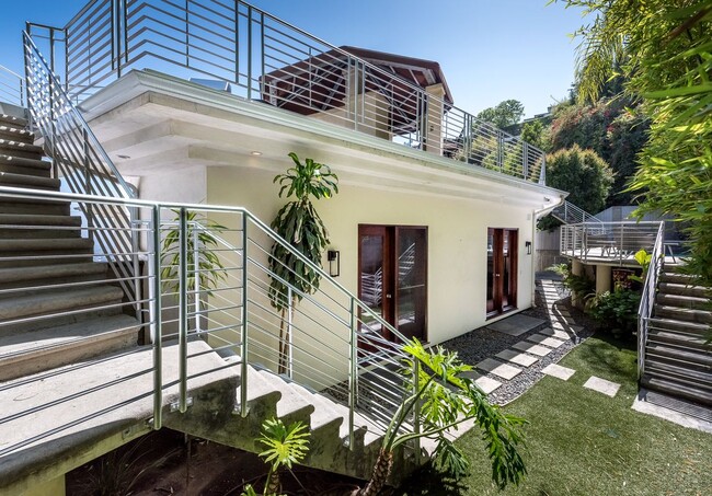 Building Photo - 8835 Evanview Dr