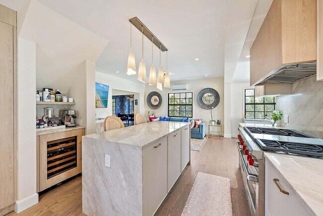 Building Photo - 3211 Washington Rd