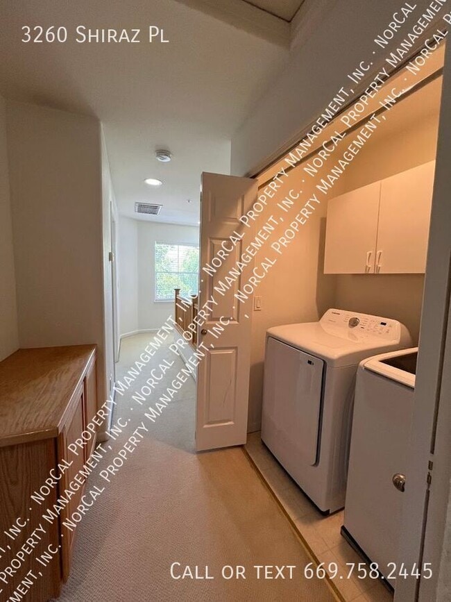 Building Photo - 3260 Shiraz Pl