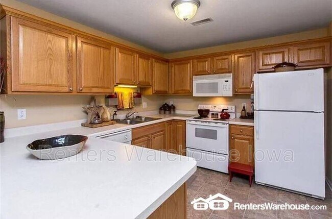 Building Photo - 10161 Sutton Dr