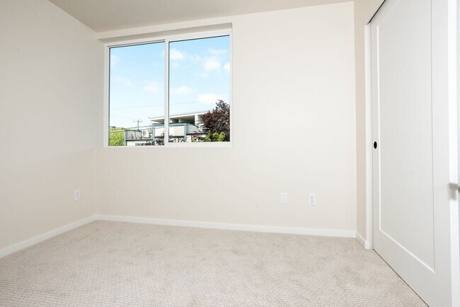 Building Photo - New Modern Ballard Townhouse | 3BR/2BA | Private Patio & Backyard