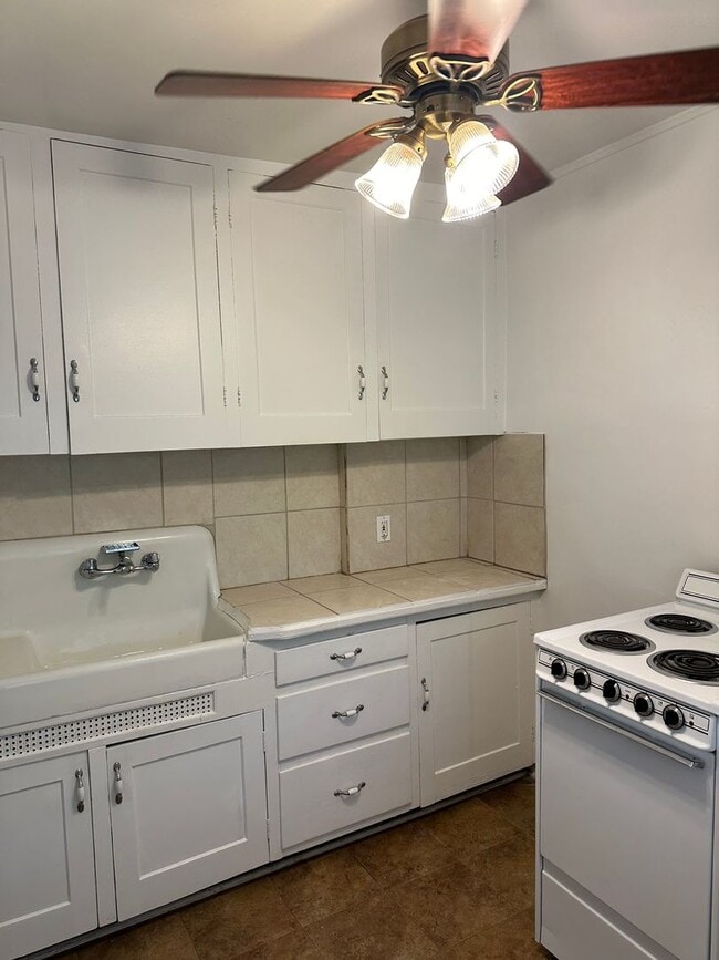 Building Photo - Royal Oak Triplex - Hawthorn