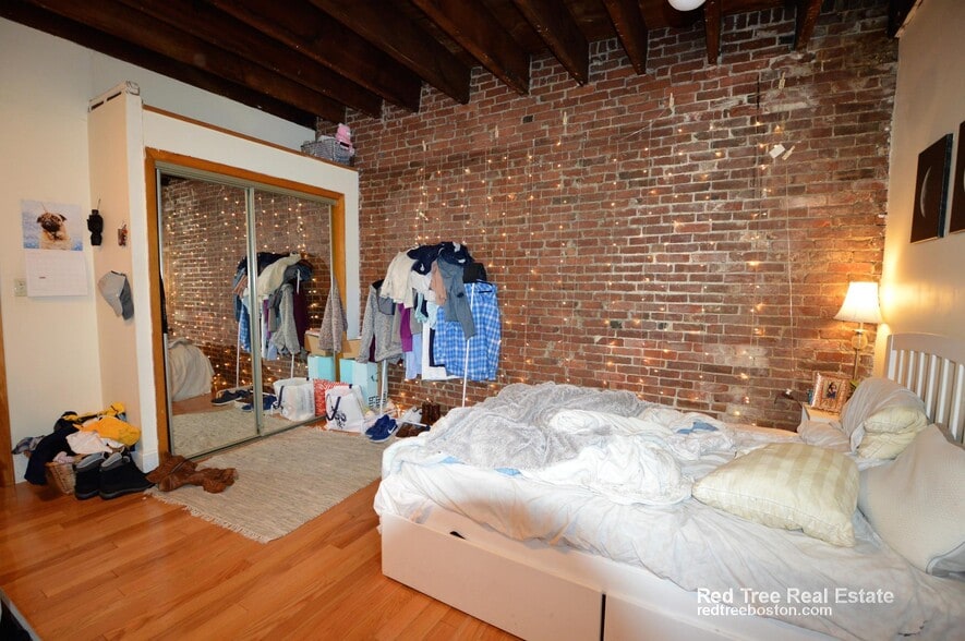 Building Photo - 25 St Marys Ct