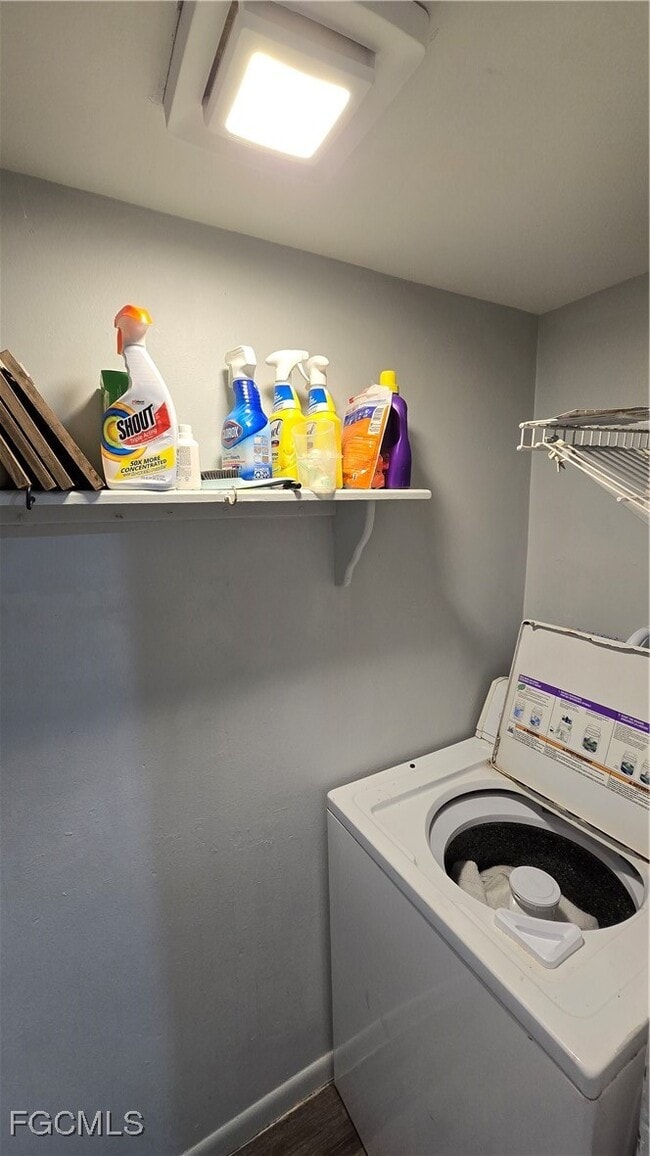 Building Photo - 5223 Cedarbend Dr