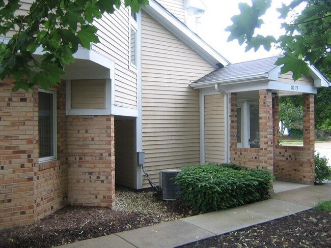Building Photo - 1013 Courtland Dr