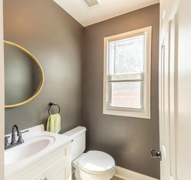 Building Photo - 582 Gilbert St