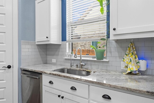 Building Photo - 3367 Vasquez Pl