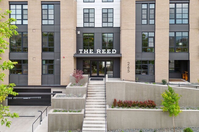 Building Photo - Hip Strip Furnished Condo in Reed Building $2,500 / Month - DATES NEGOTIABLE