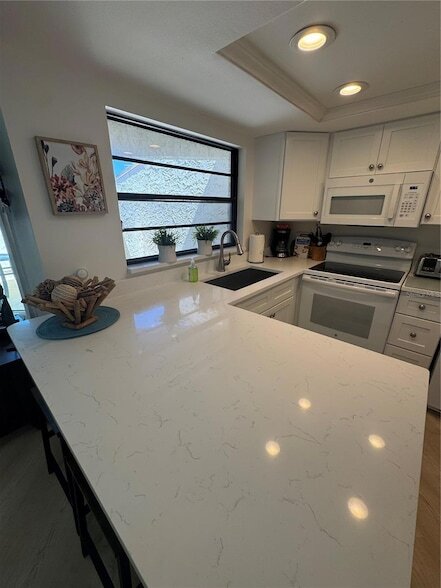 Building Photo - 2571 Cyprus Dr