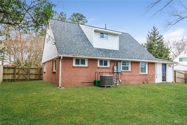 Building Photo - 1305 Wembly Rd