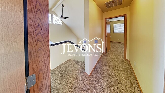 Building Photo - Charming home just steps from transit, par...