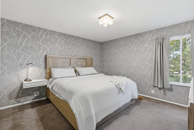 Building Photo - 8682 Alpen Cir