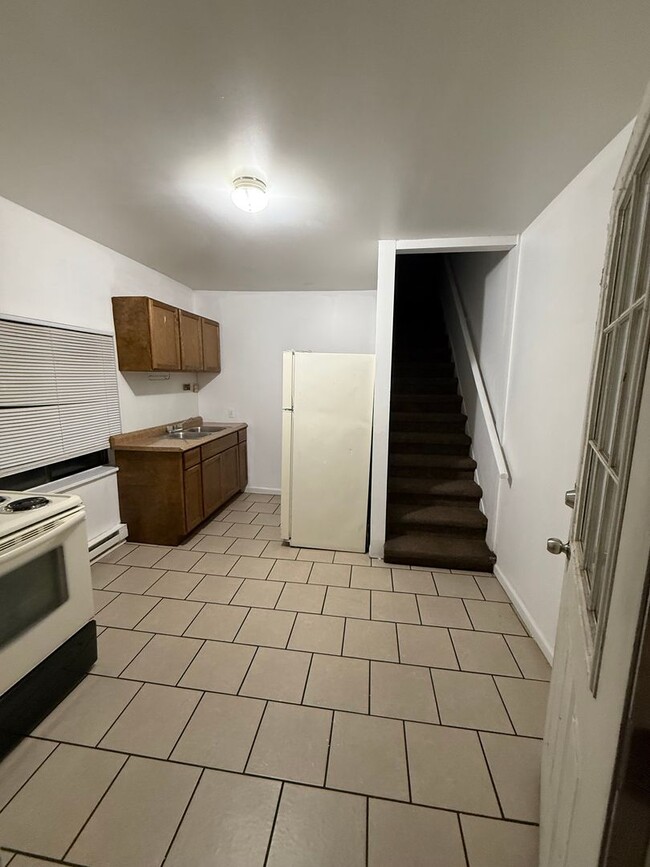 Building Photo - 14 Gerdon Ave