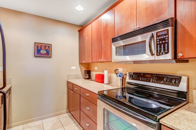 Building Photo - Beautifully Furnished One Bedroom Condo near Hospital Available Now!