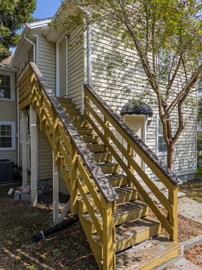 Building Photo - 1608 Central Ave