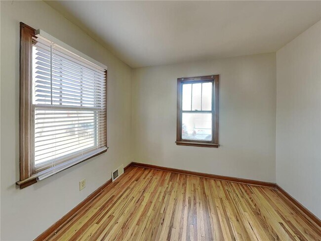 Building Photo - 5606 N Bryant Ave